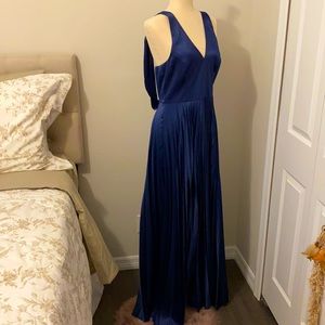 LuLu”s navy blue prom dress